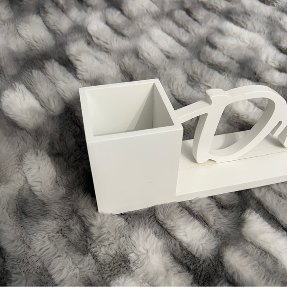 White “Dream” Desk Vanity Decor - Picture 4 of 8